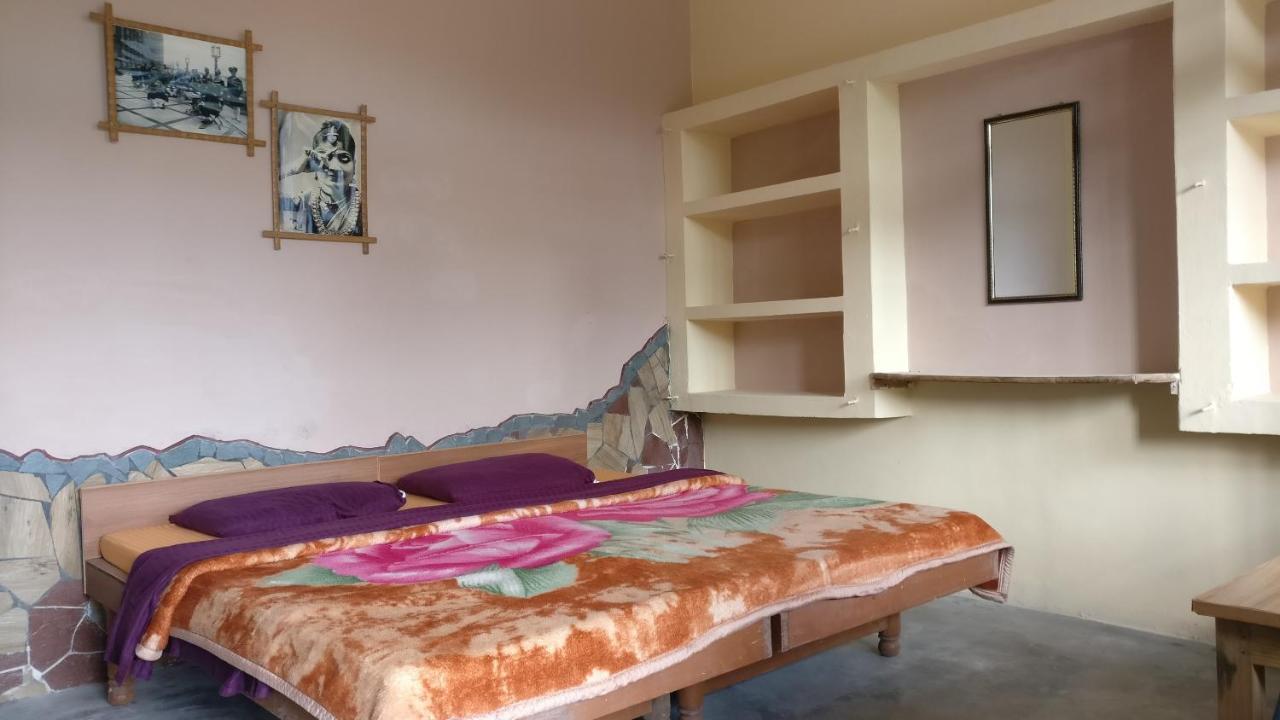 White Rabbit Guest House Дармсала Экстерьер фото