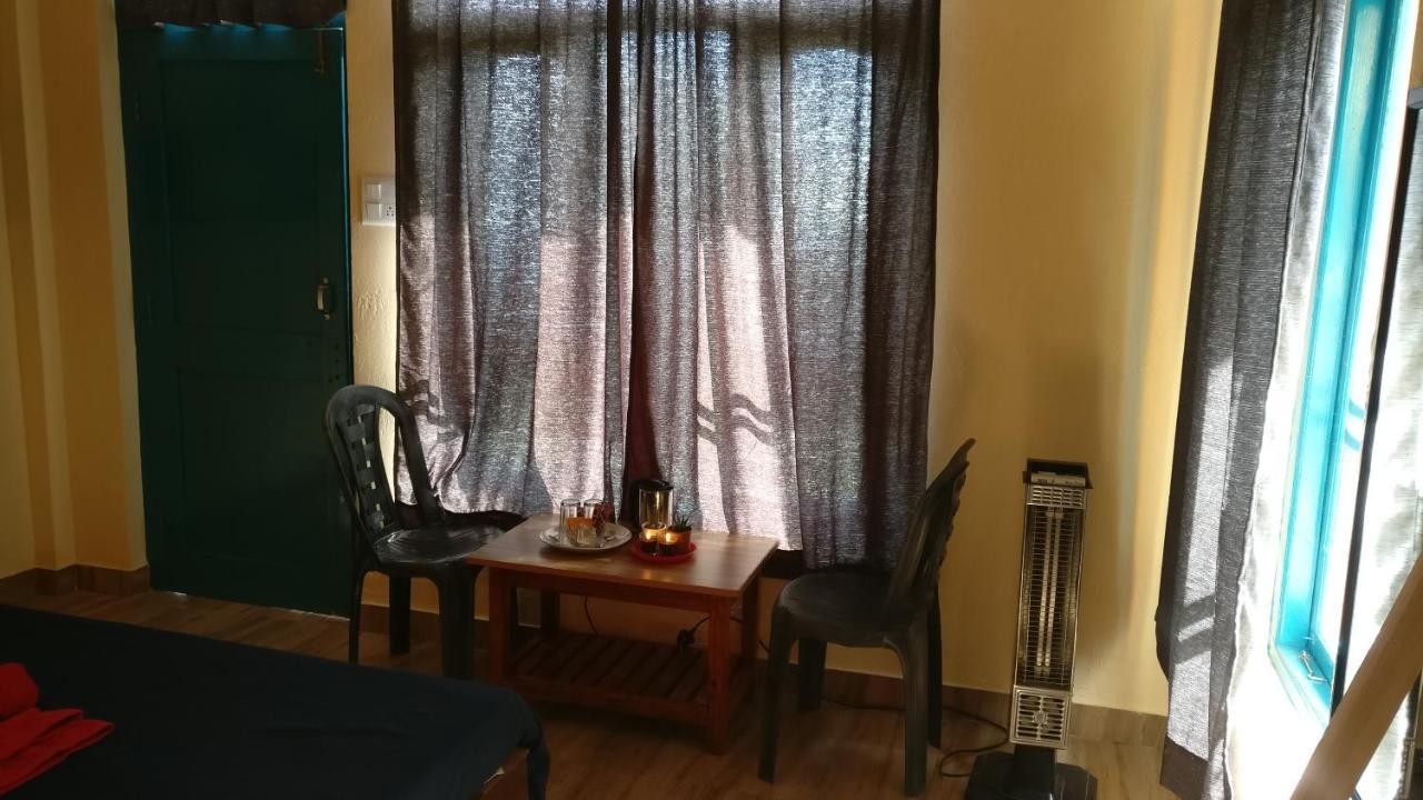 White Rabbit Guest House Дармсала Экстерьер фото