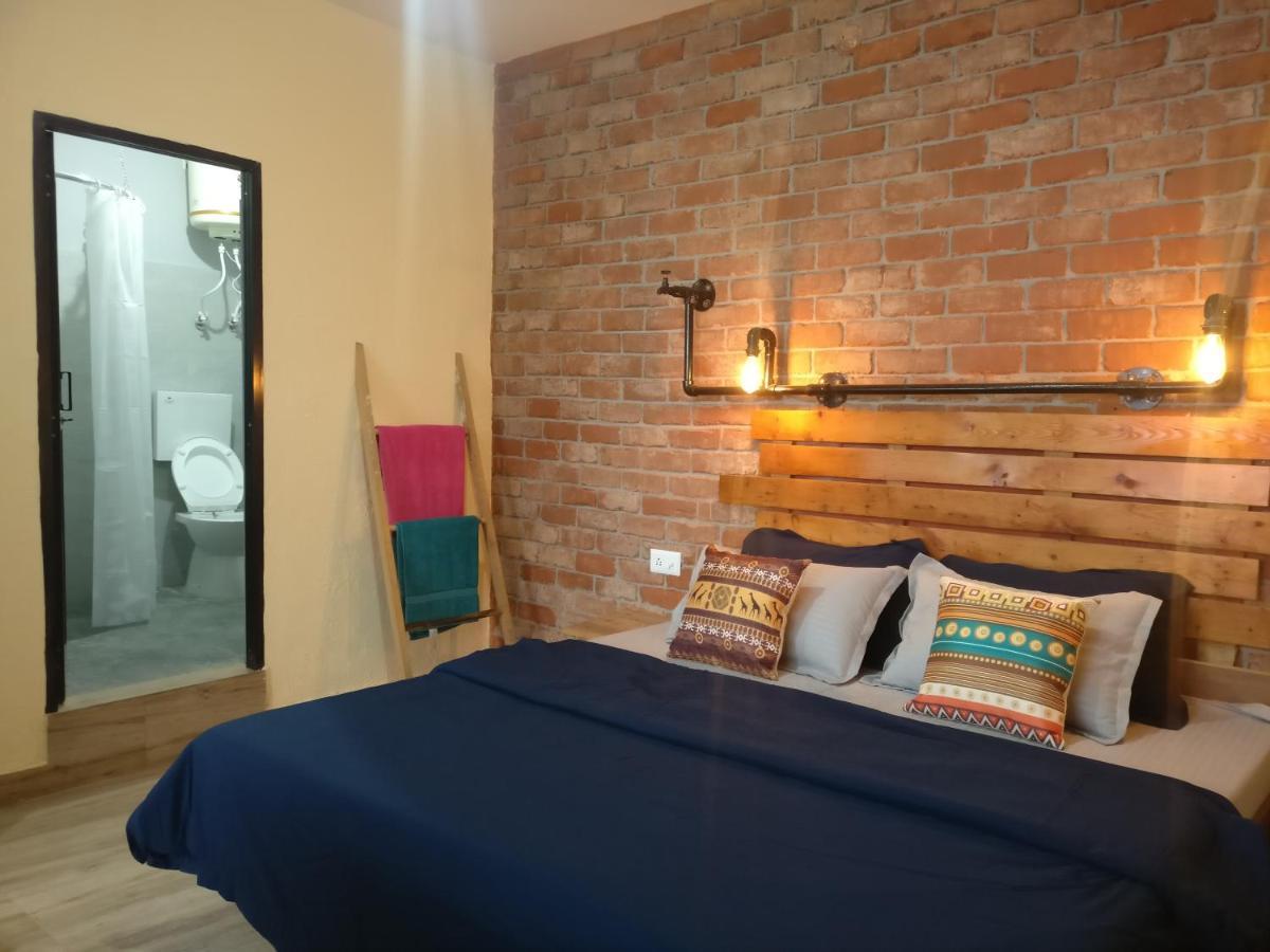 White Rabbit Guest House Дармсала Экстерьер фото
